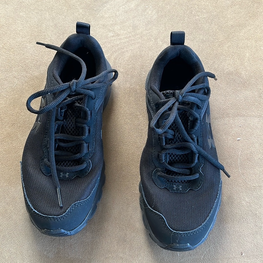 UA Charged Assert running shoes, like new